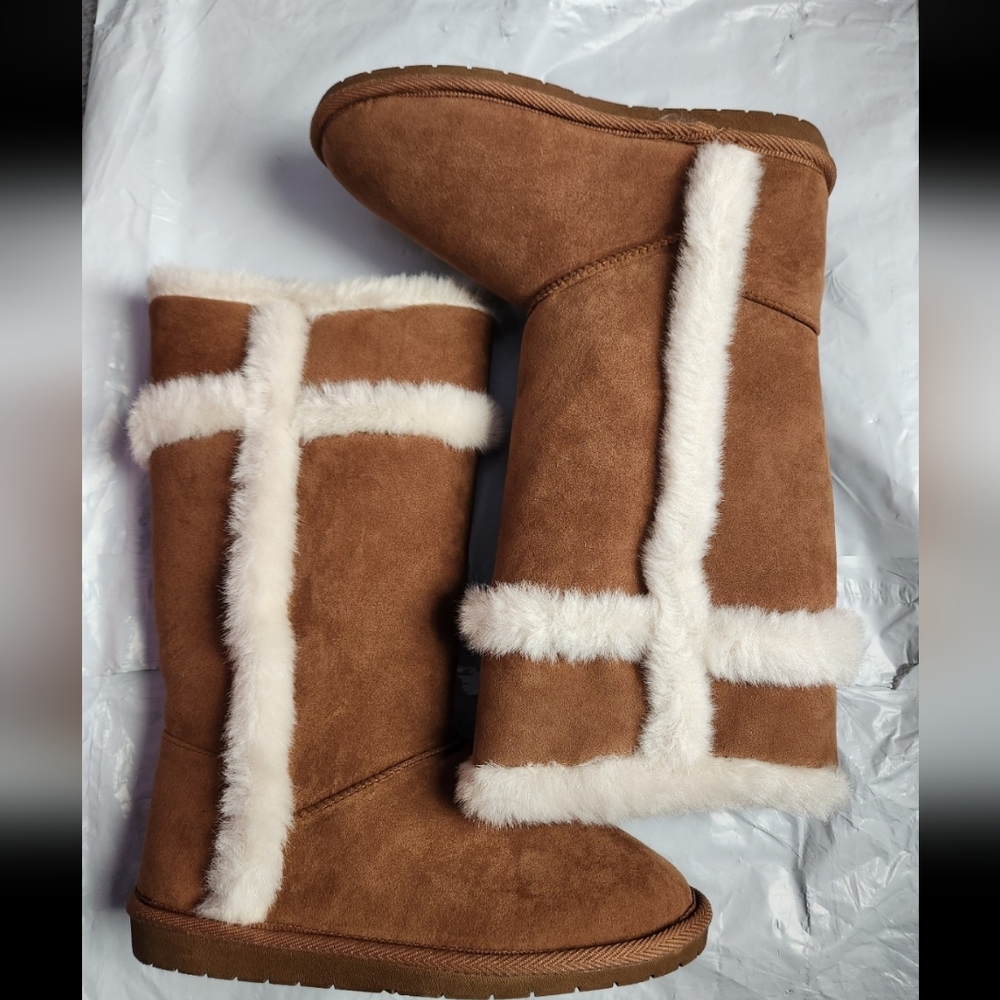 Brown Suede Boots with White Fur Trim - Picture 2 of 5